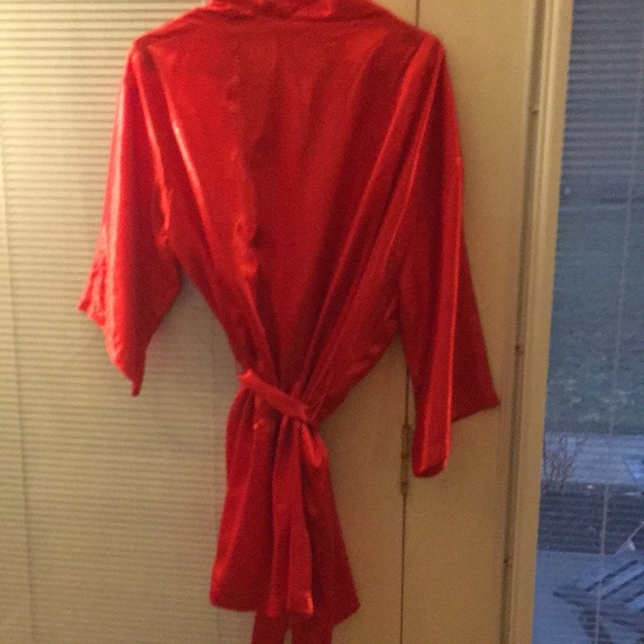 Red silky robe, One size. - Picture 2 of 3